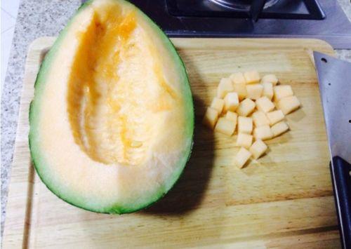 海底捞吃哈密瓜免费吃吗,美食盛宴等你来尝! 第1张 海底捞吃哈密瓜免费吃吗,美食盛宴等你来尝! 第1张